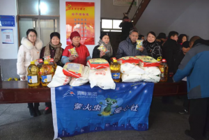 【螢火蟲愛(ài)心活動(dòng)第九十九期】春節(jié)送溫暖，我們?cè)谛袆?dòng)！