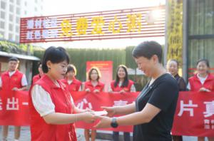 傳遞愛心，弘揚(yáng)美德 給孤寡老人和環(huán)衛(wèi)工人送愛心早餐志愿活動(dòng)----青峰創(chuàng)元集團(tuán)螢火蟲愛心活動(dòng)第165期